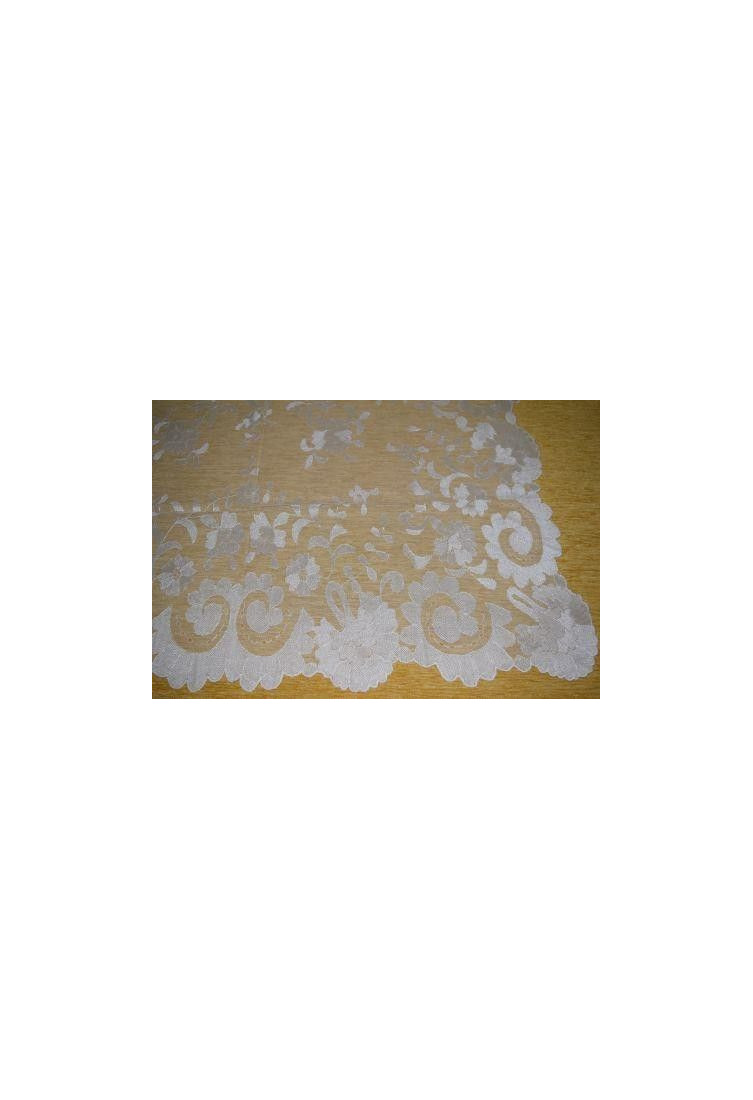 Mantilla bordada a mano en seda