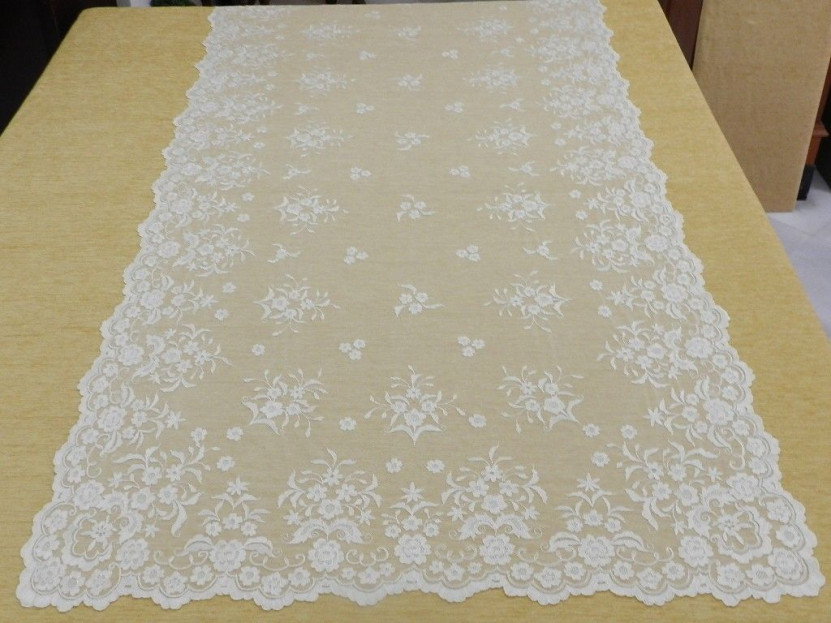 Mantilla bordada a mano en seda