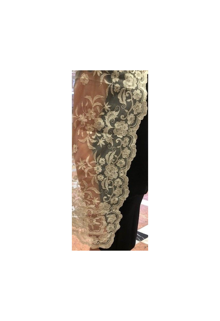 Mantilla bordada a mano en seda