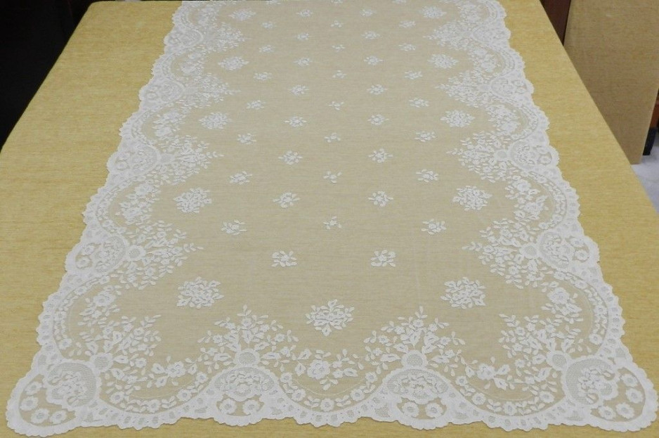 Mantilla bordada a mano en seda