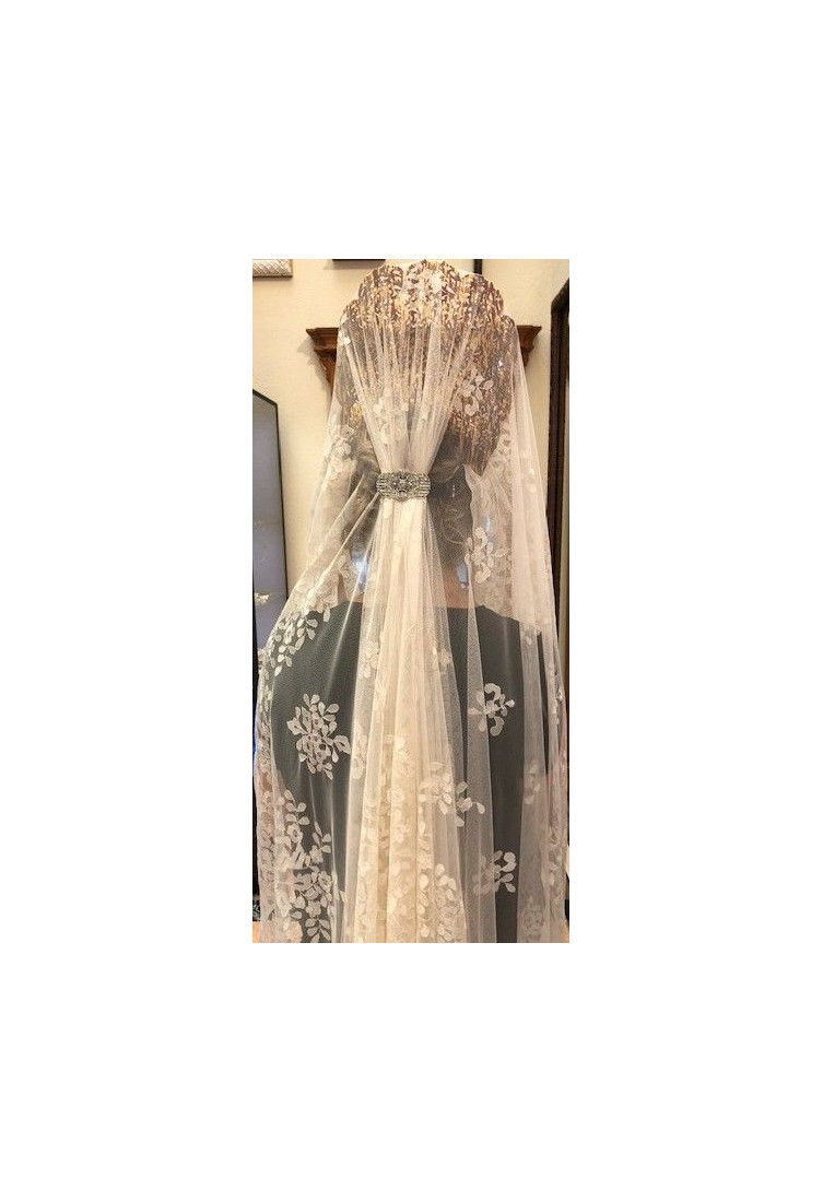 Mantilla bordada a mano en seda