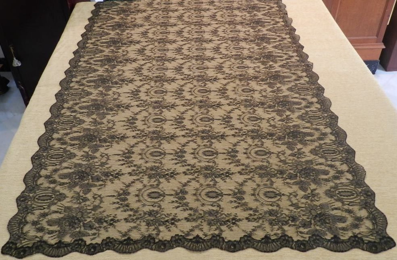 Mantilla bordada a máquina chantilly 110*220