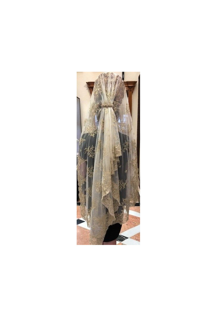 Mantilla bordada a máquina en color oro 100*220