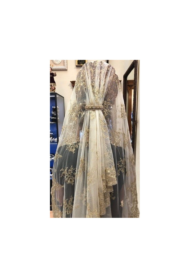 Mantilla bordada a máquina en color oro 100*220