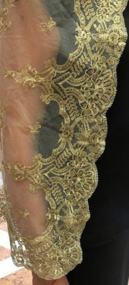 Mantilla bordada a máquina en color oro 100*220