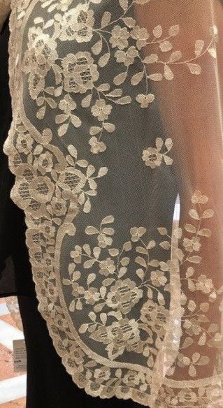 Mantilla bordada a mano en seda 120*240