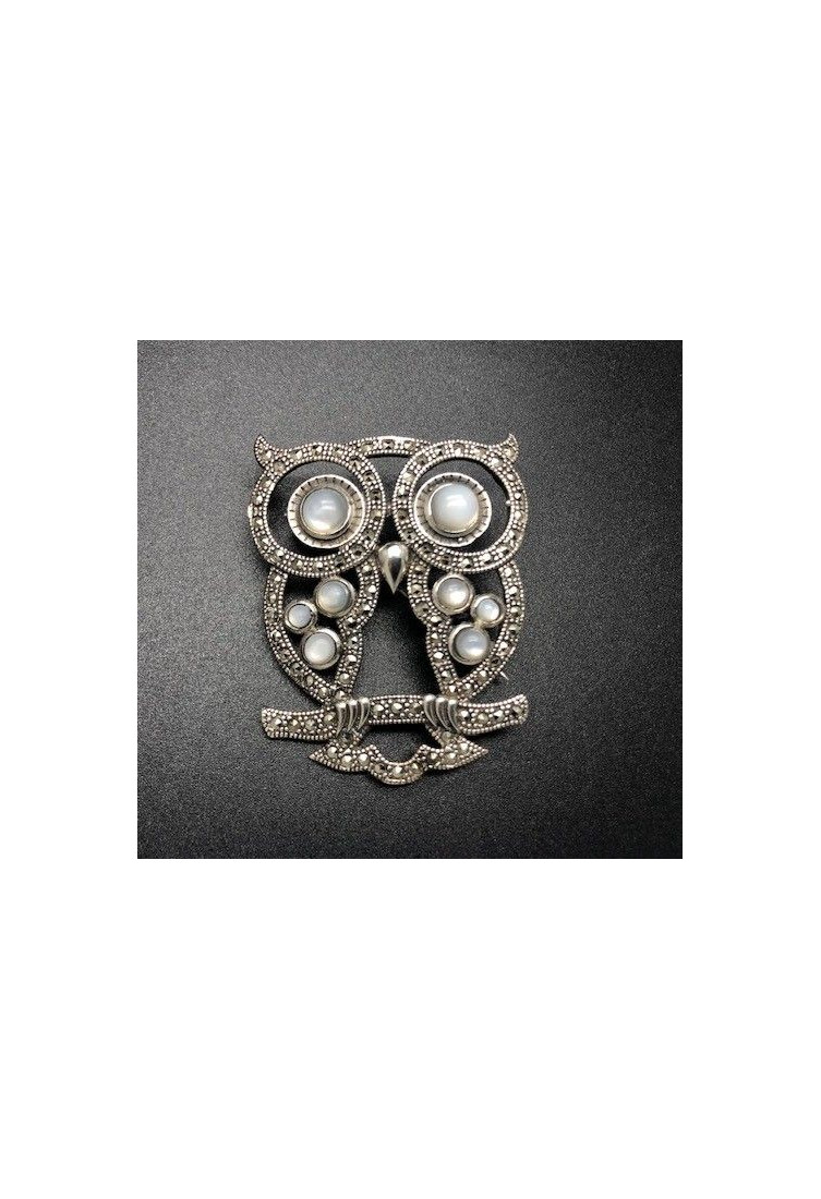 Broche buho plata con marcasitas y nacar