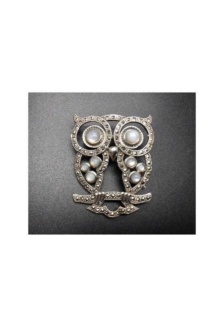 Broche buho plata con marcasitas y nacar