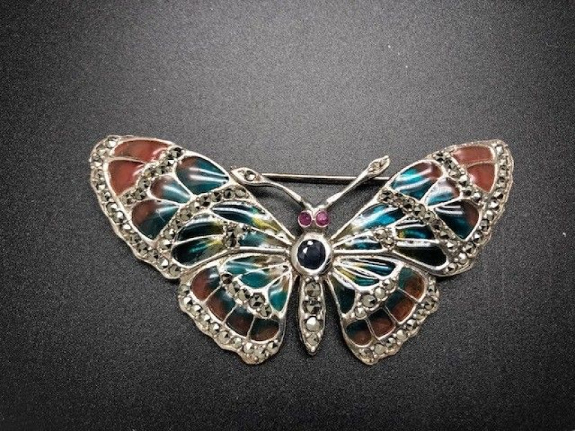 Broche mariposa plata con marcasitas vidriada
