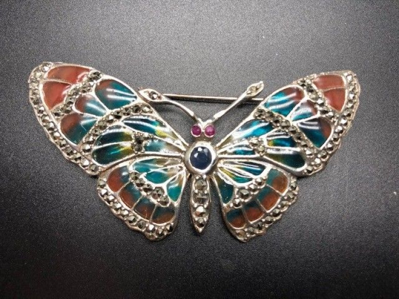 Broche mariposa plata con marcasitas vidriada