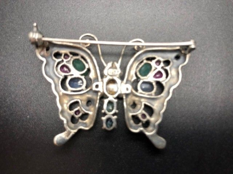 Broche mariposa plata con marcasitas y cristal colores