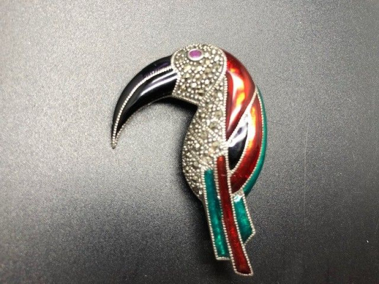 Broche tucán plata con marcasitas y esmalte