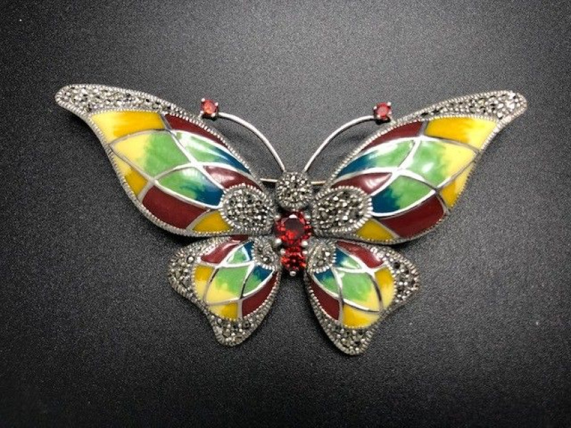 Broche mariposa plata con marcasitas y esmalte