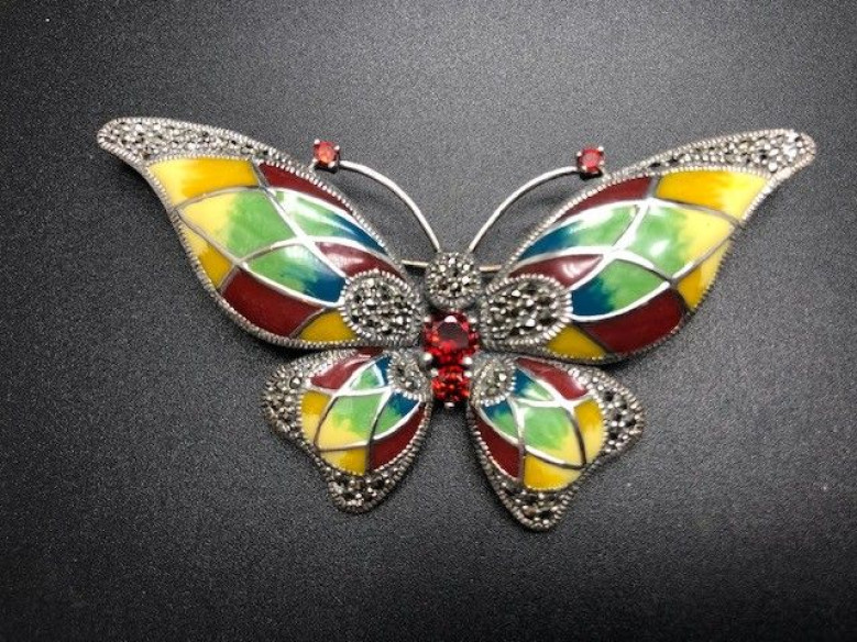 Broche mariposa plata con marcasitas y esmalte