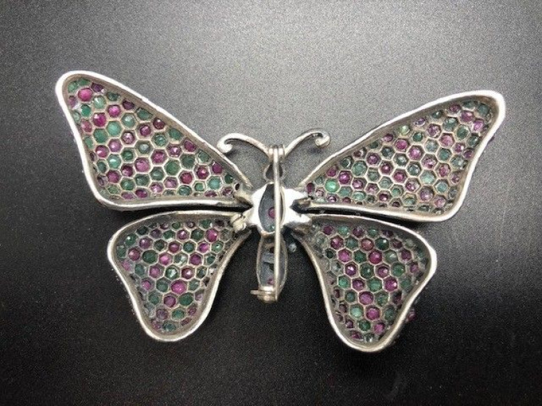 Broche mariposa plata esmeralda y rubi