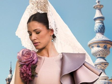 ¿Qué mantilla para madrina elegir, cómo ponerla y con qué combinarla?