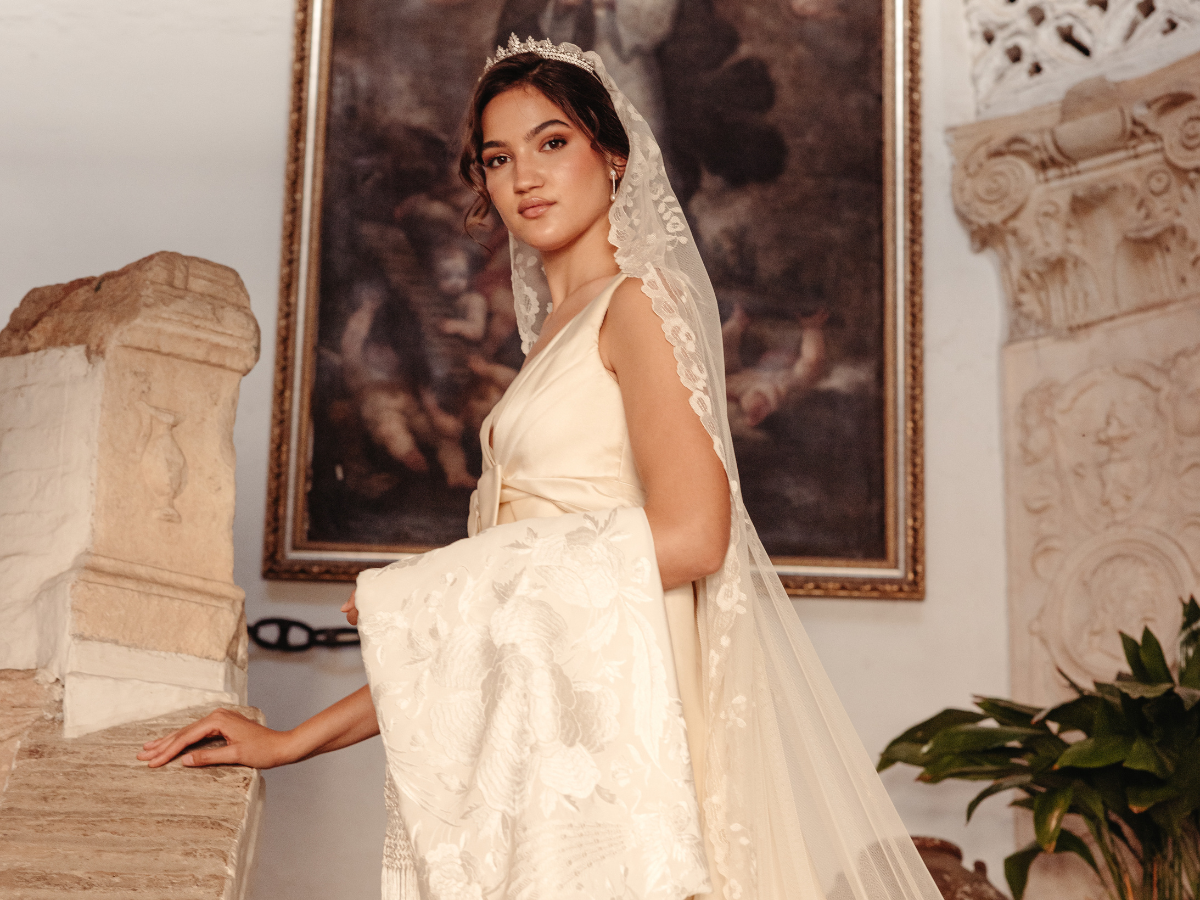Mantilla vs. manto de novia: dos opciones para triunfar el día de tu boda 