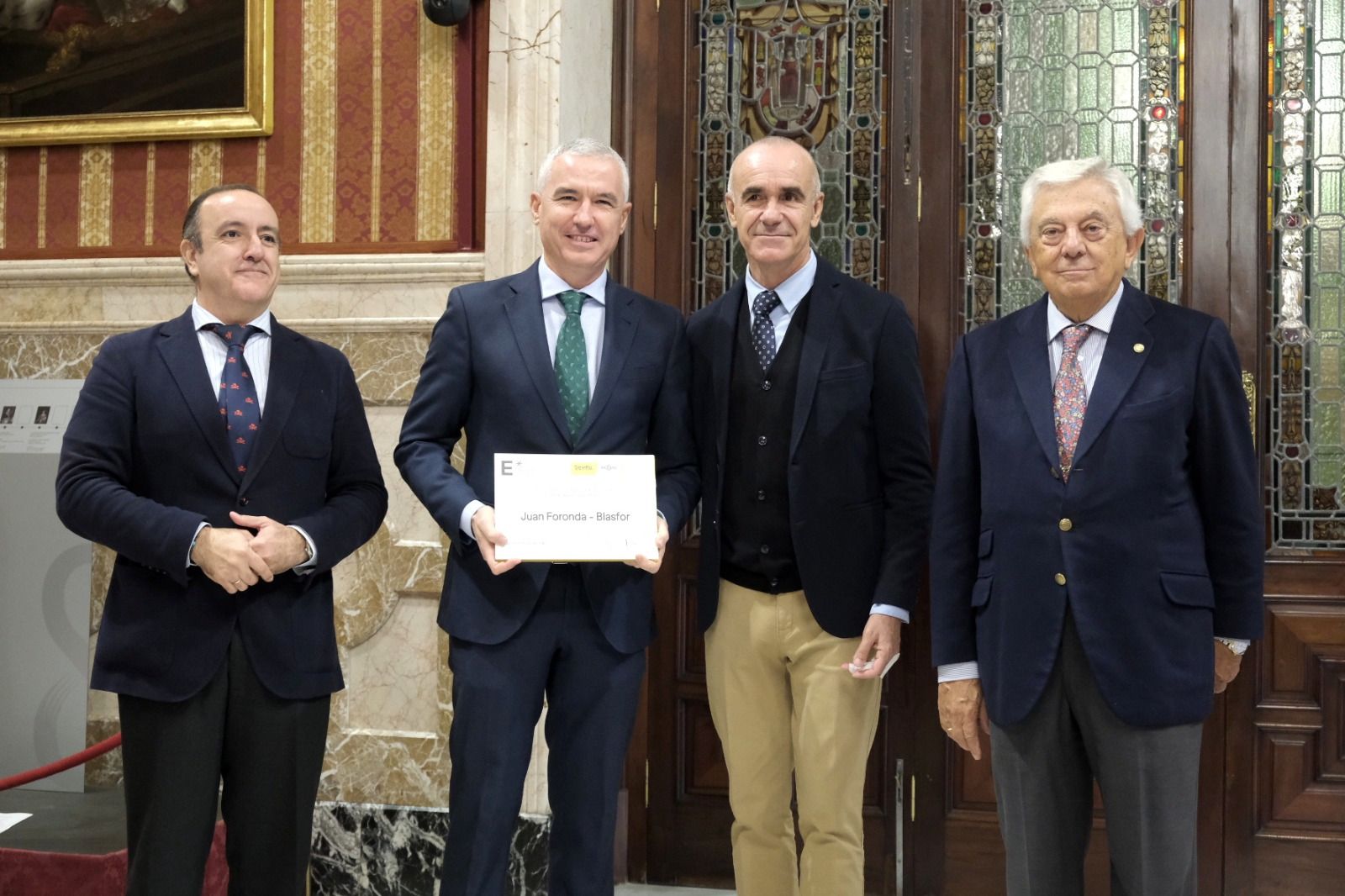El ayuntamiento de Sevilla nombra a Juan Foronda “Establecimiento Emblemático de la Ciudad de Sevilla"